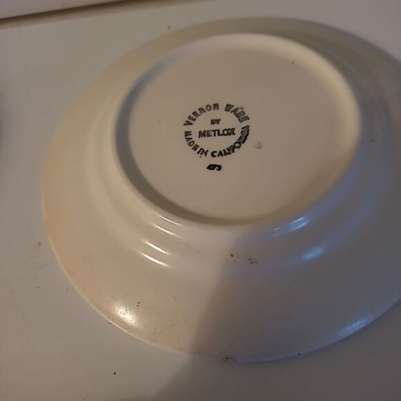 Set of Four Metlox Saucers - Picture 3 of 10